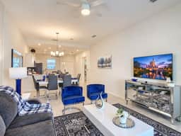 Charming Themed Stay/Lakeview/2 Clubhouses Access - Image 3