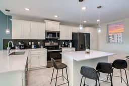 Comfortable Condo /Clubhouse Access/Near Disney - Image 4
