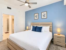Themed Rooms & Lake Views: Your Kissimmee Escape! - Image 2