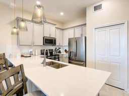 Cozy Stay/Close to Disney/Game Console/Garage - Image 4