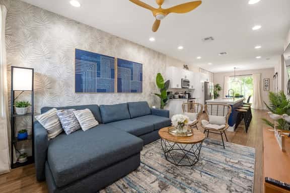 Beautiful 4BR Home w/ Modern Design - Image 1