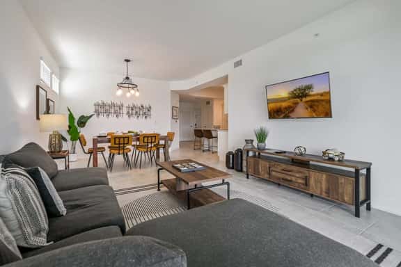 Beautiful Lakeview Retreat Near Disney - Image 1