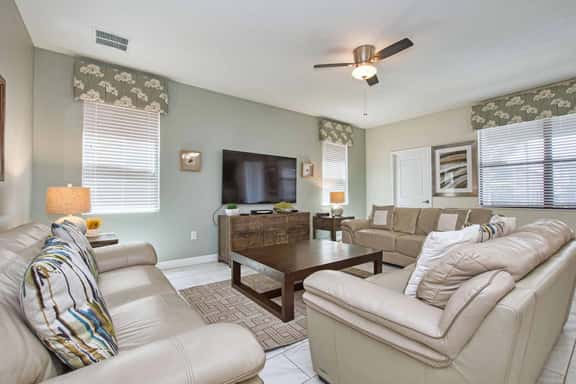 Beauty Home, Private Pool in Champions Gate - Image 1