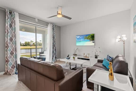 Cozy & Stylish 2BR Condo, Prime Storey Lake Spot - Image 1
