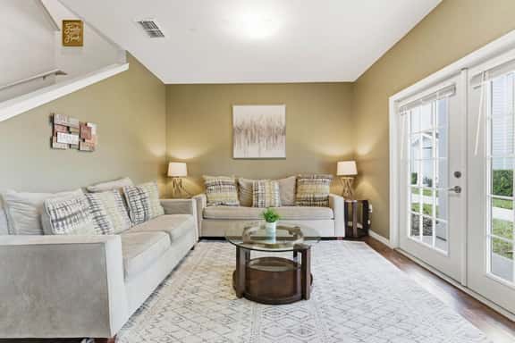Family 4BR Stay Near Orlando Parks - Image 1