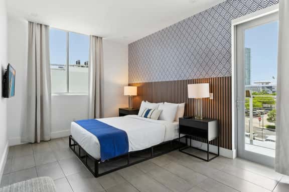 South Beach Sleek 2BR Getaway - Image 1