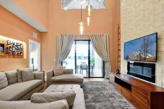 Spacious Luxury 4BR suite near Disney - Image 1