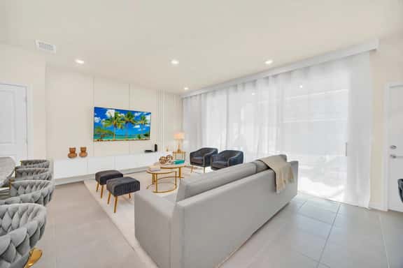 Stylish 5BR Home with Mickey & Cars Rooms - Image 1