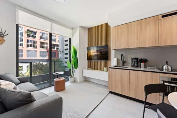 Trendy Miami Stay Near Top Attractions - Image 1