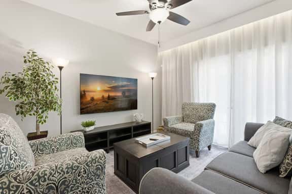 Beautiful Home, Themed Rooms, Prime Location - Image 1