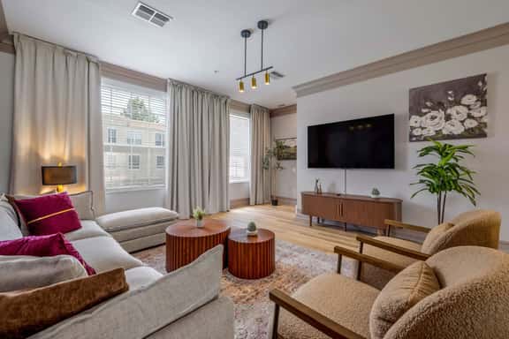 Stylish Vista Cay 3BR, Comfort at a Prime Location - Image 1
