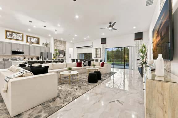 Luxury 15BR Suites, Pool and Themed Bedrooms - Image 1