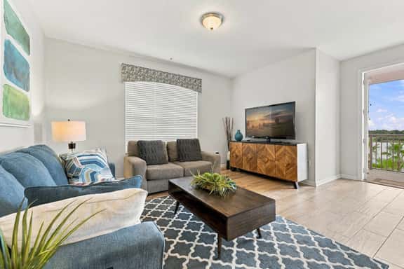 Amazing 4BR at Vista Cay with Gorgeous Lake View - Image 1