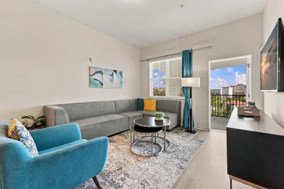 Spacious 3BR, Top Location Near Parks & Convention - Image 1