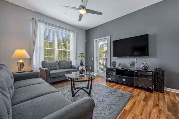 Vista Cay 3BR, Beautiful Lake View, Top Location - Image 1