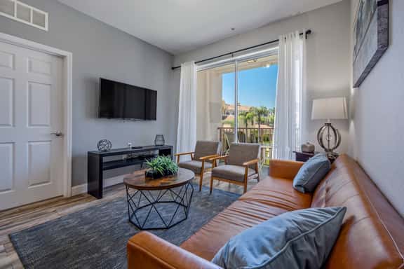 Vista Cay 3BR, Beautiful Lake View, Top Location - Image 1