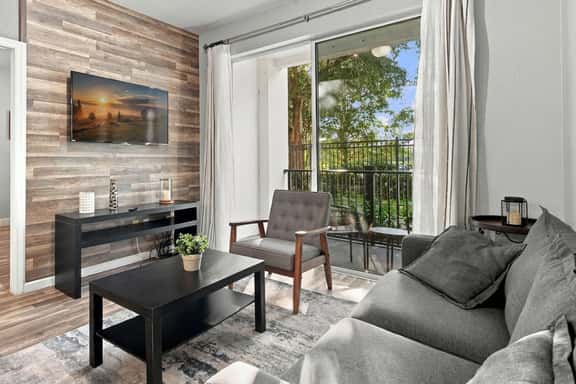 3BR Lake View, 8 guests, Amazing Orlando Location - Image 1