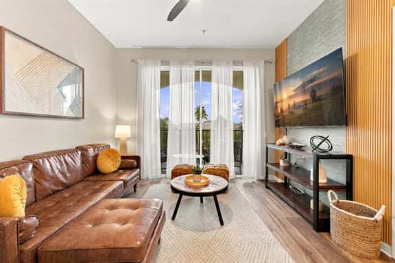 Vista Cay 3BR, Beautiful Lake View, Top Location - Image 1