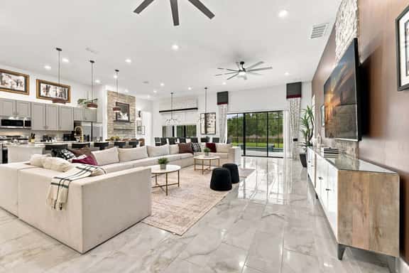Luxury 15BR Suites, Pool and Themed Bedrooms - Image 1