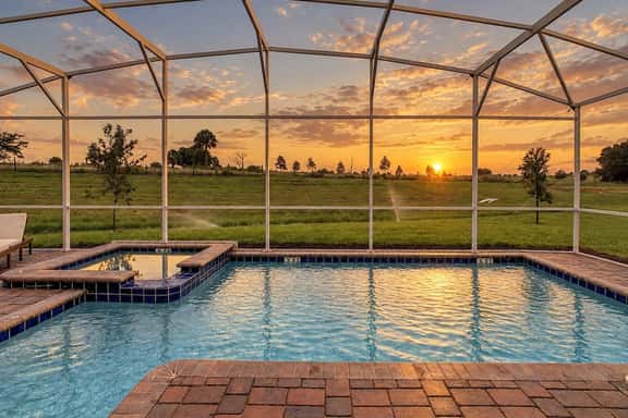 Outstanding Oasis w Jacuzzy & 2 Clubhouses Access - Image 1