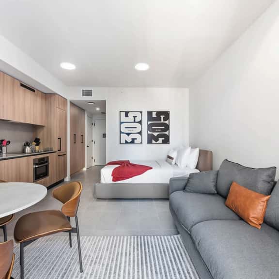 Downtown Miami Studio with Premium Amenities - Image 1