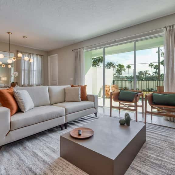 Dream home, prime location, themed bedrooms - Image 1