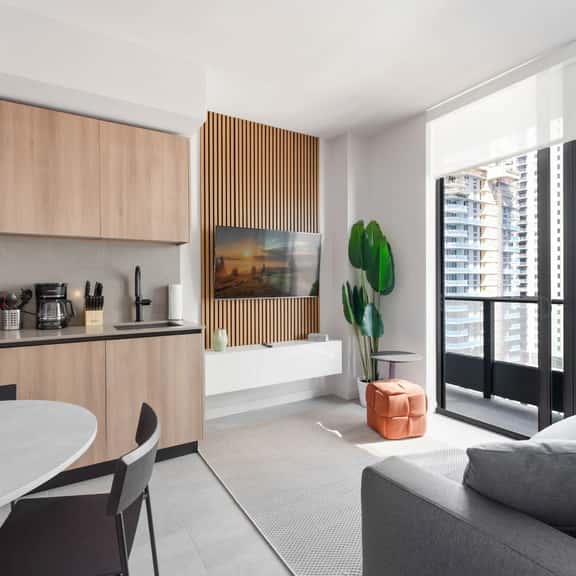 Luxury Miami Stay for 5 Guests - Image 1