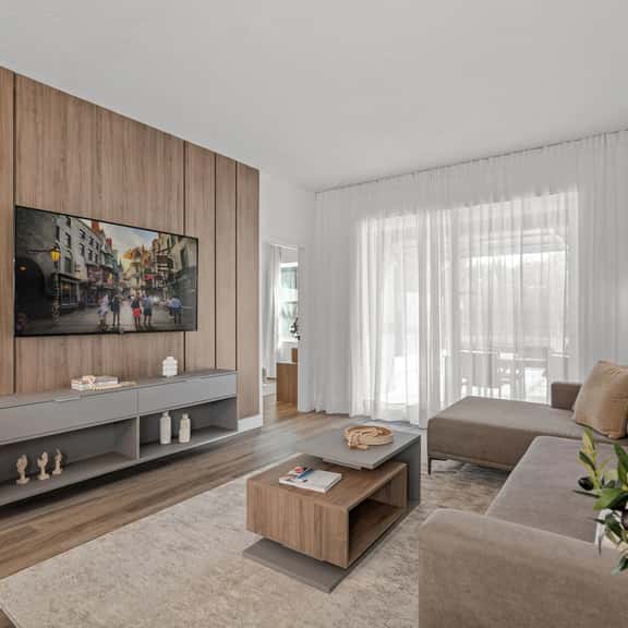 Stylish Home 15 Min to Magic - Image 1