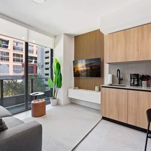 Stylish Miami Stay for 5 Guests - Image 1