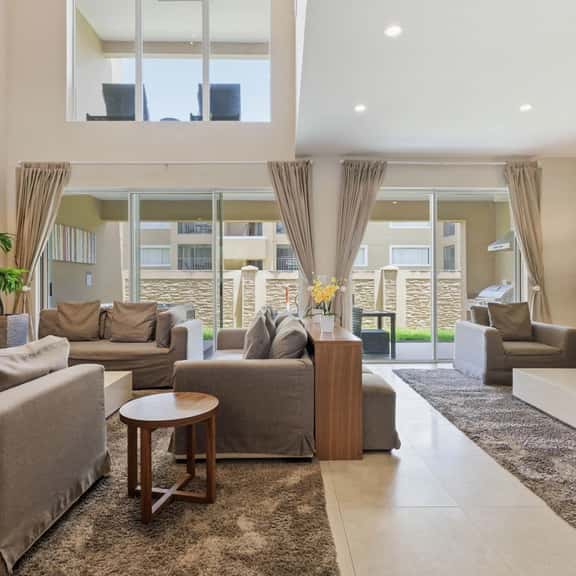 Upscale 3BR suites, Patio with BBQ & Jacuzzi - Image 1