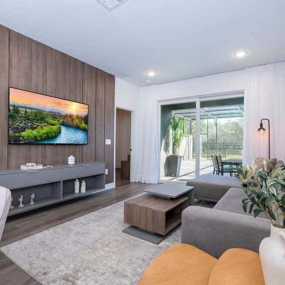 Upscale Disney Escape with Themed Rooms - Image 1