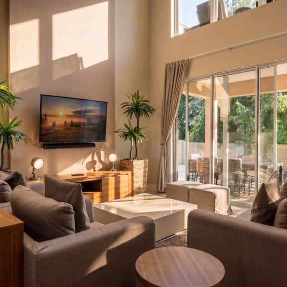 Stylish 4 Ensuite Home Near Disney, free BBQ grill - Image 1