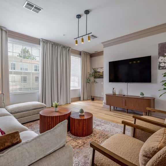 Stylish Vista Cay 3BR, Comfort at a Prime Location - Image 1