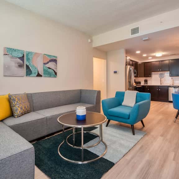Orlando at Your Doorstep, 3BR condo, Sleeps 8 - Image 1