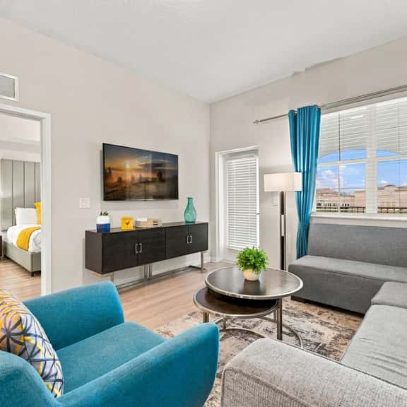 Spacious 3BR, Top Location Near Parks & Convention - Image 1