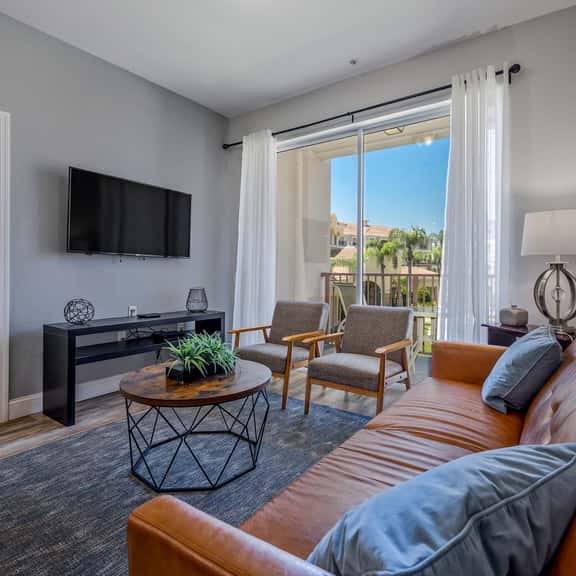 Vista Cay 3BR, Beautiful Lake View, Top Location - Image 1