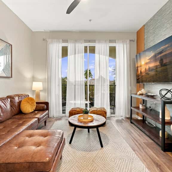 Vista Cay 3BR, Beautiful Lake View, Top Location - Image 1