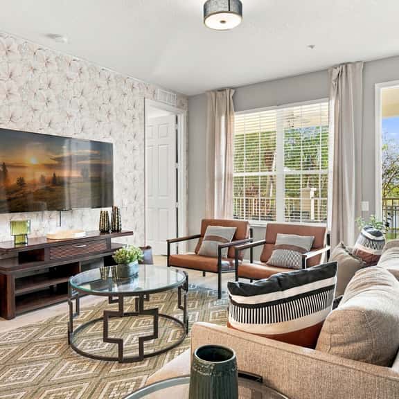 Relax by the Lake, Spacious 3BR Orlando Stay - Image 1