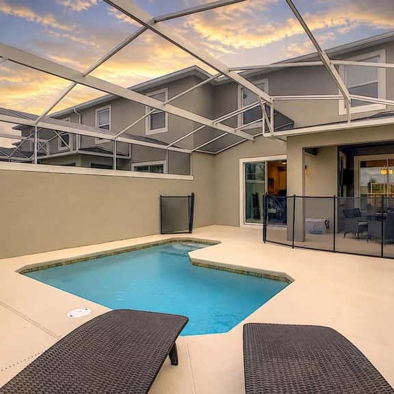 Sleeps 16 · Private Pool · 2 Themed Rooms - Image 1