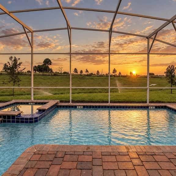Outstanding Oasis w Jacuzzy & 2 Clubhouses Access - Image 1