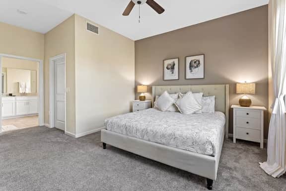 Amazing 2BR Apartment at Champions Gate - Image 2