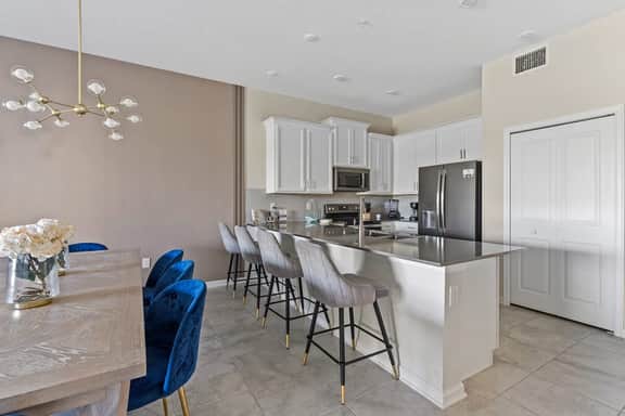 Amazing 2BR Apartment at Champions Gate - Image 5