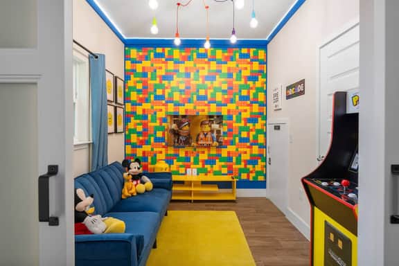 Beautiful 4BR Home w/ Modern Design - Image 3