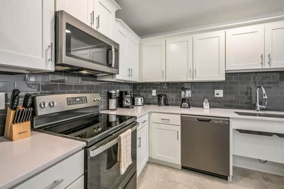 Beautiful Lakeview Retreat Near Disney - Image 4