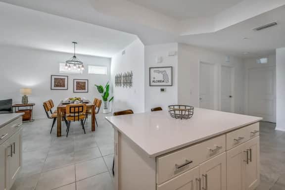 Beautiful Lakeview Retreat Near Disney - Image 5