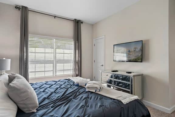 Charming Home with Themed Bedrooms & Private Pool - Image 4