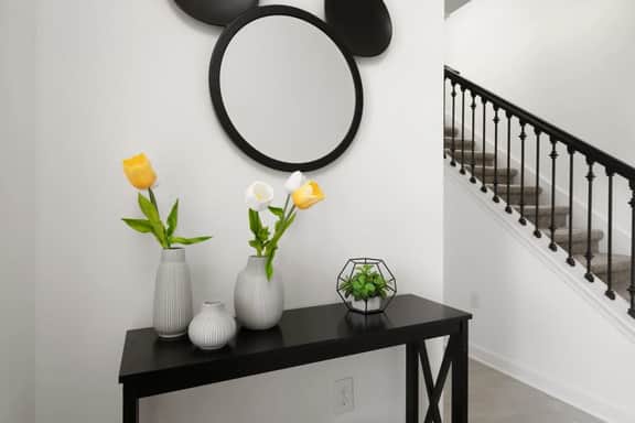 Charming Mickey-Themed Home, Prime Location - Image 2