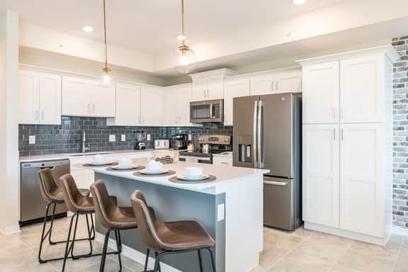 Chic 2Bed Condo at Storey Lake, Mickey Room - Image 5
