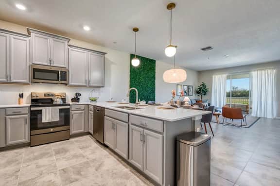 Chic 3BR Modern Condo, Spacious & Mickey-Themed - Image 5