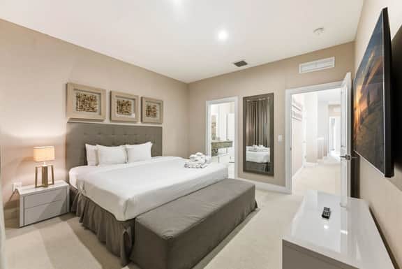 Chic 3BR Retreat, Patio with BBQ, all suites - Image 3